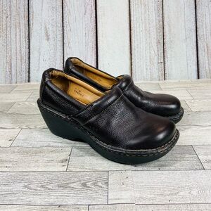 BOC Shoes Womens 7 Brown Born Slip On Comfort Leather Concept Solid Wedge
